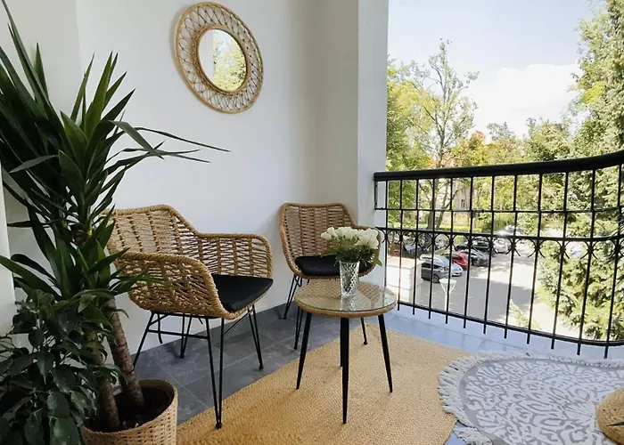 MINI Chrobrego przy plaży z Loggia
